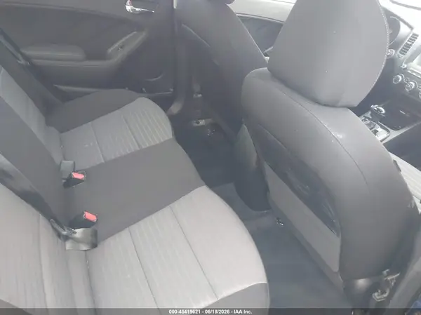 3KPFL4A7XJE218170 2018 KIA FORTE - Image 8
