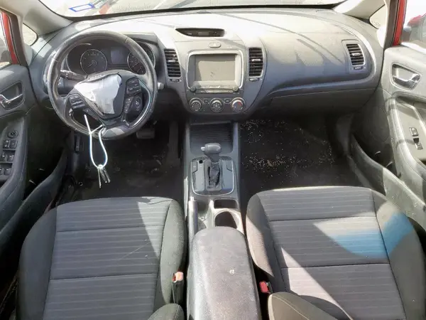 3KPFL4A7XJE218332 2018 KIA FORTE - Image 8
