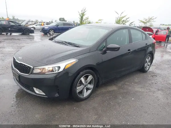 3KPFL4A7XJE219075 2018 KIA FORTE - Image 2