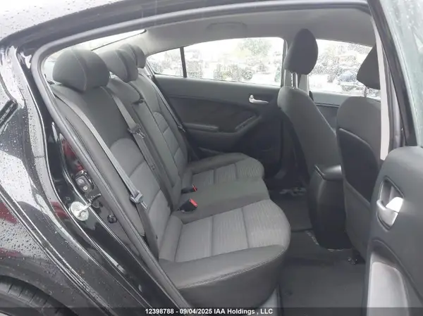 3KPFL4A7XJE219075 2018 KIA FORTE - Image 8