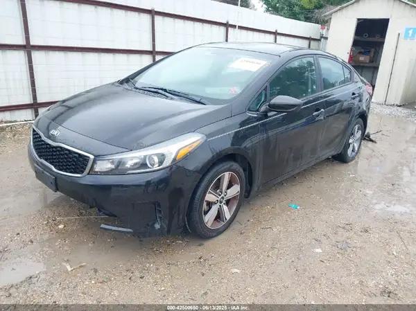3KPFL4A7XJE219433 2018 KIA FORTE - Image 2