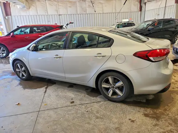 3KPFL4A7XJE220145 2018 KIA FORTE - Image 2
