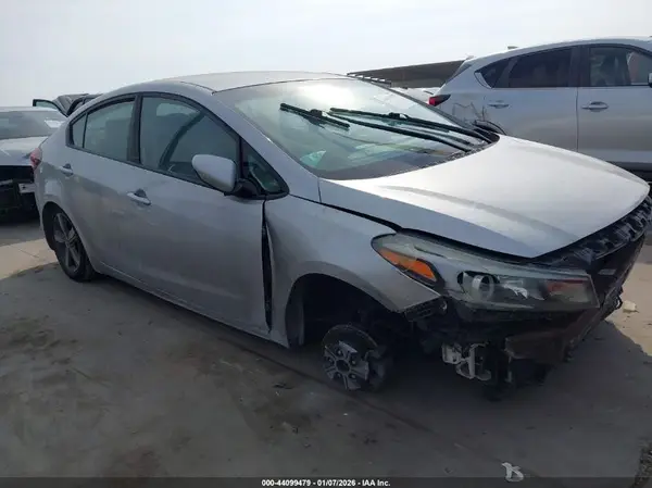 3KPFL4A7XJE220193 2018 KIA FORTE - Image 1