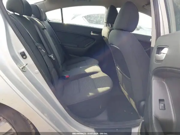 3KPFL4A7XJE220193 2018 KIA FORTE - Image 8