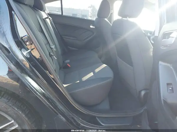 3KPFL4A7XJE224454 2018 KIA FORTE - Image 8