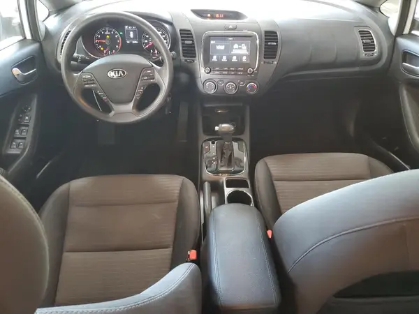 3KPFL4A7XJE225703 2018 KIA FORTE - Image 8