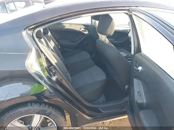 3KPFL4A7XJE226267 2018 KIA FORTE - Image 8