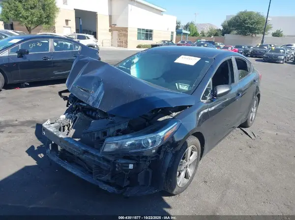 3KPFL4A7XJE226270 2018 KIA FORTE - Image 2