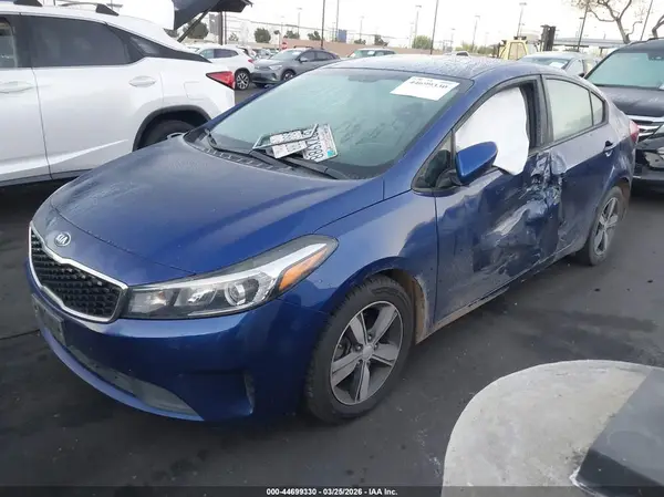 3KPFL4A7XJE226799 2018 KIA FORTE - Image 2