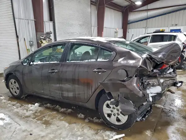 3KPFL4A7XJE227693 2018 KIA FORTE - Image 2