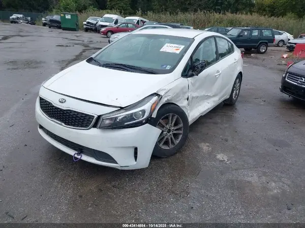 3KPFL4A7XJE233672 2018 KIA FORTE - Image 2