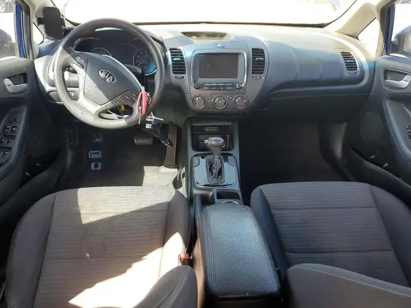 3KPFL4A7XJE234725 2018 KIA FORTE - Image 8