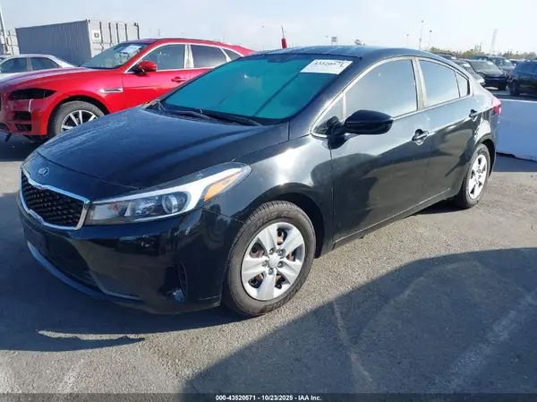 3KPFL4A7XJE234918 2018 KIA FORTE - Image 2