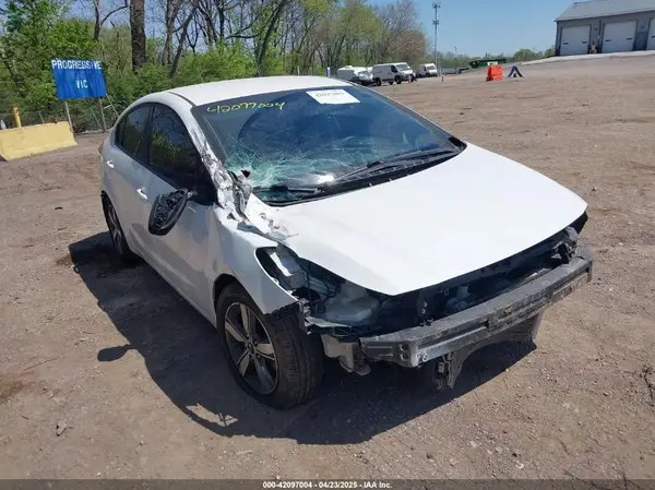 3KPFL4A7XJE235390 2018 KIA FORTE - Image 1
