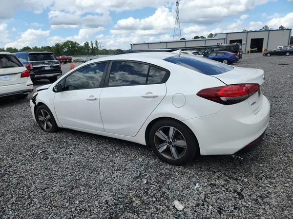 3KPFL4A7XJE235454 2018 KIA FORTE - Image 2