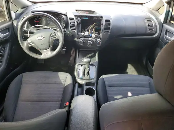 3KPFL4A7XJE240928 2018 KIA FORTE - Image 8