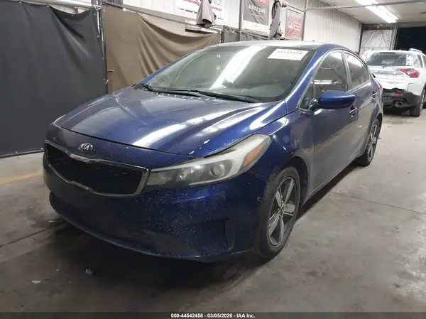 3KPFL4A7XJE241285 2018 KIA FORTE - Image 2