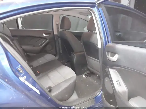 3KPFL4A7XJE241285 2018 KIA FORTE - Image 8