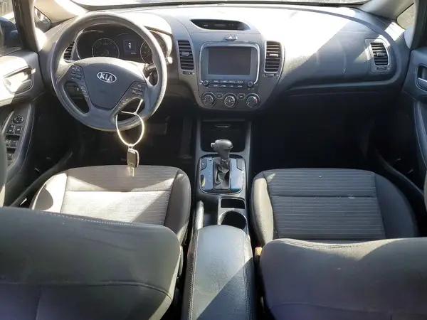 3KPFL4A7XJE241402 2018 KIA FORTE - Image 8