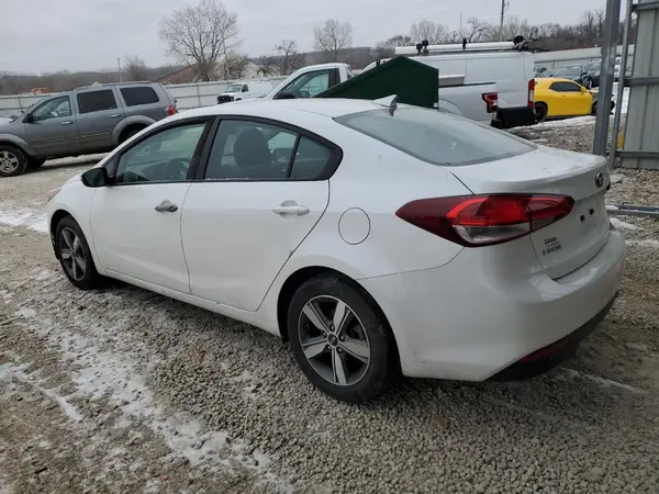 3KPFL4A7XJE241478 2018 KIA FORTE - Image 2