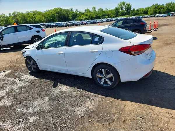 3KPFL4A7XJE242372 2018 KIA FORTE - Image 2