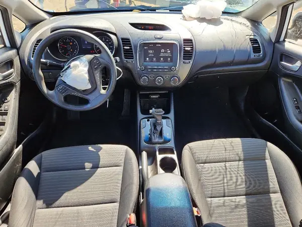 3KPFL4A7XJE242372 2018 KIA FORTE - Image 8