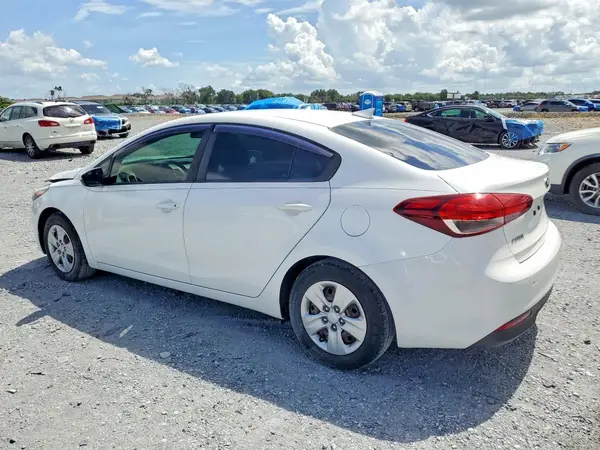 3KPFL4A7XJE242579 2018 KIA FORTE - Image 2