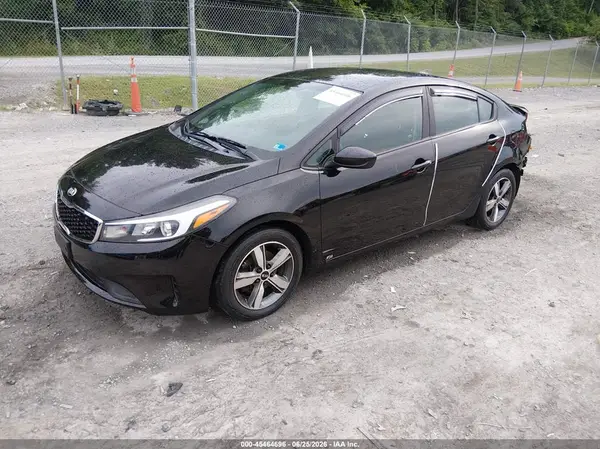 3KPFL4A7XJE243666 2018 KIA FORTE - Image 2