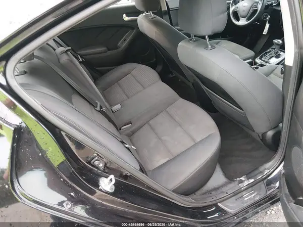 3KPFL4A7XJE243666 2018 KIA FORTE - Image 8
