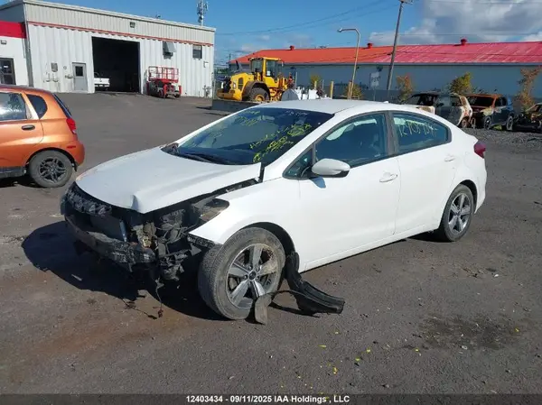 3KPFL4A7XJE244168 2018 KIA FORTE - Image 2