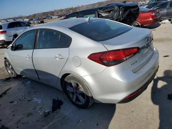 3KPFL4A7XJE244798 2018 KIA FORTE - Image 2