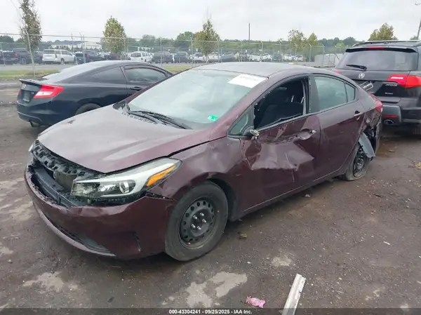 3KPFL4A7XJE245725 2018 KIA FORTE - Image 2