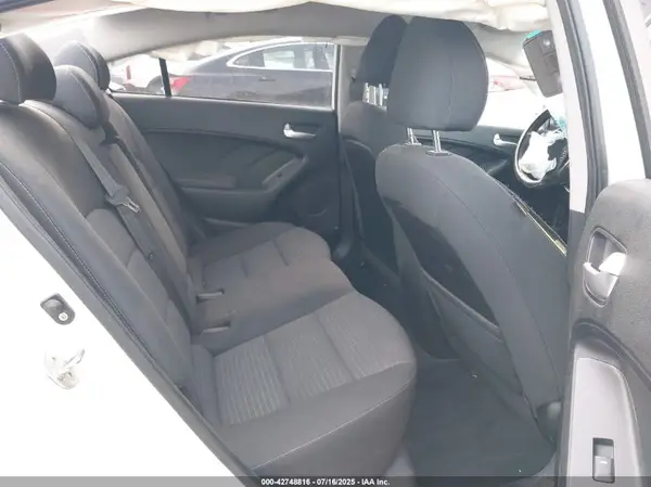 3KPFL4A7XJE247541 2018 KIA FORTE - Image 8