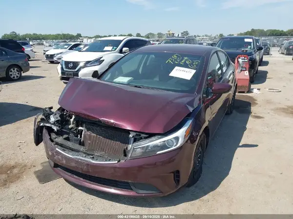 3KPFL4A7XJE248303 2018 KIA FORTE - Image 2