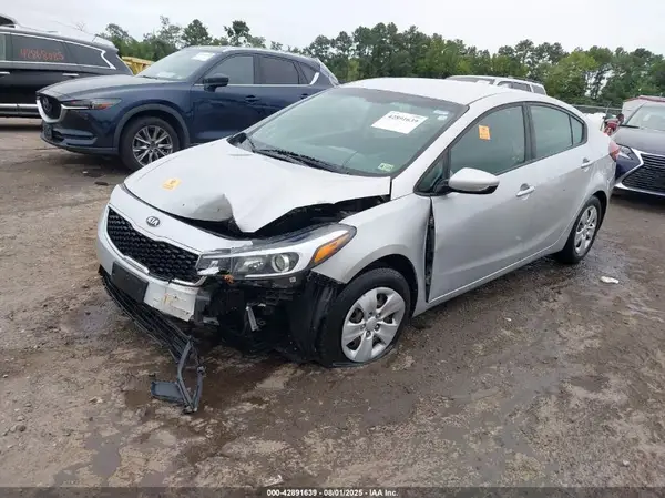3KPFL4A7XJE248415 2018 KIA FORTE - Image 2