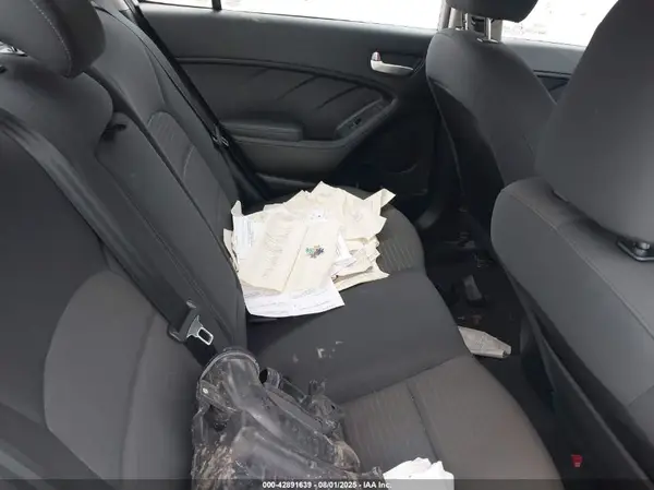 3KPFL4A7XJE248415 2018 KIA FORTE - Image 8