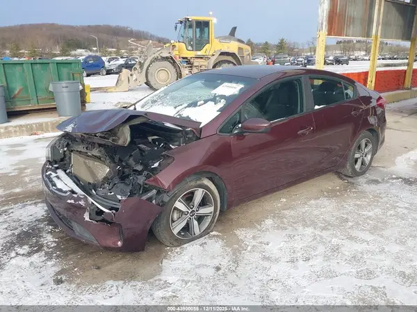 3KPFL4A7XJE249189 2018 KIA FORTE - Image 2