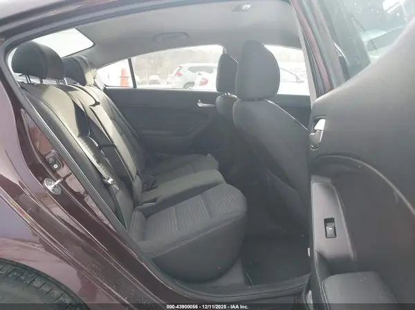 3KPFL4A7XJE249189 2018 KIA FORTE - Image 8