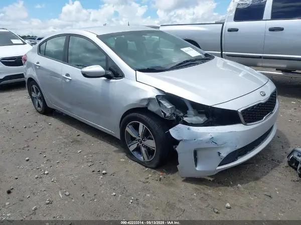 3KPFL4A7XJE249743 2018 KIA FORTE - Image 1