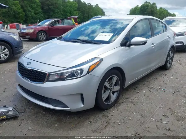 3KPFL4A7XJE249743 2018 KIA FORTE - Image 2