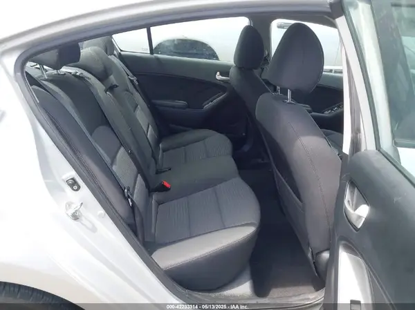 3KPFL4A7XJE249743 2018 KIA FORTE - Image 8