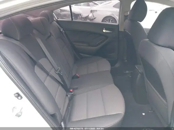 3KPFL4A7XJE249791 2018 KIA FORTE - Image 8