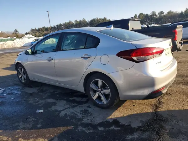3KPFL4A7XJE250181 2018 KIA FORTE - Image 2