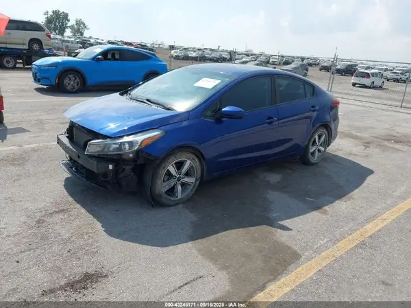3KPFL4A7XJE250634 2018 KIA FORTE - Image 2