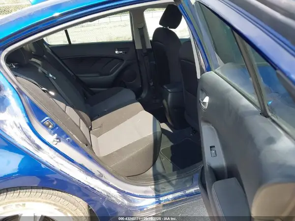 3KPFL4A7XJE250634 2018 KIA FORTE - Image 8