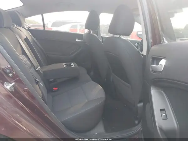 3KPFL4A7XJE251024 2018 KIA FORTE - Image 8