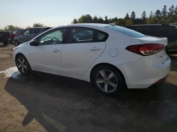 3KPFL4A7XJE252643 2018 KIA FORTE - Image 2
