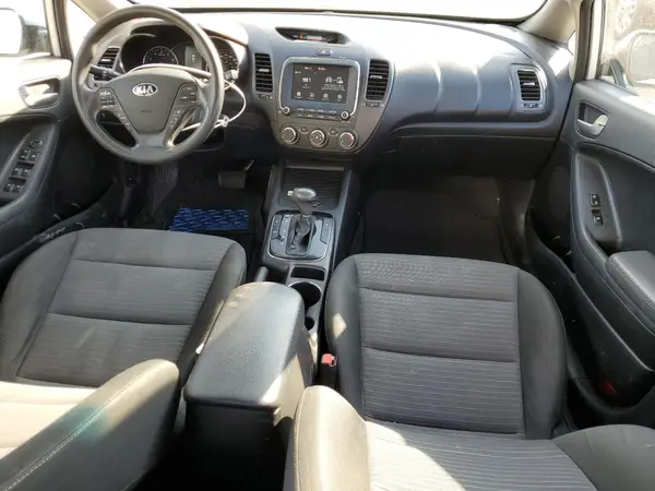 3KPFL4A7XJE252643 2018 KIA FORTE - Image 8