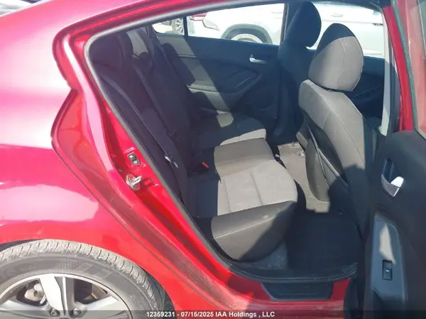 3KPFL4A7XJE252951 2018 KIA FORTE - Image 8