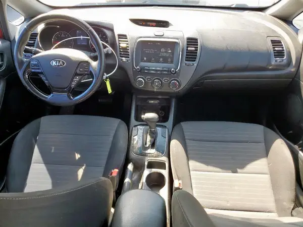 3KPFL4A7XJE255185 2018 KIA FORTE - Image 8